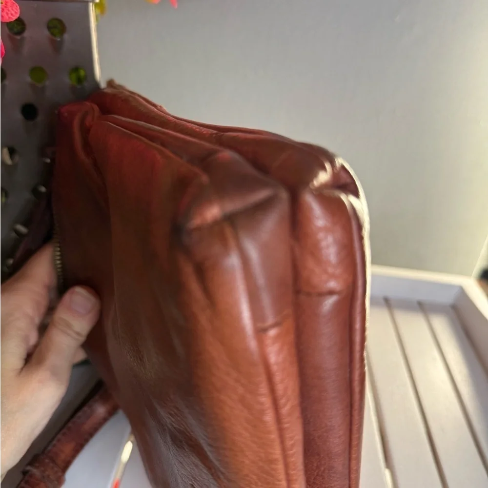 MARGOT New York Allie Leather Crossbody Brown Multi-Zip Pocket Shoulder Bag*